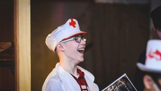 Квест «Психушка» для подростков: Когда ты и твои друзья нашли технический мануал для КошкоДемона и поняли, что он требует котят и мультиков, чтобы захватить мир. Квест «Психушка». Квест для подростка в Днепре.